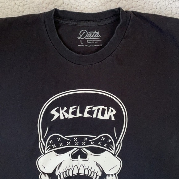 Two Graphic T-shirts Men’s Size Large - Picture 9 of 10